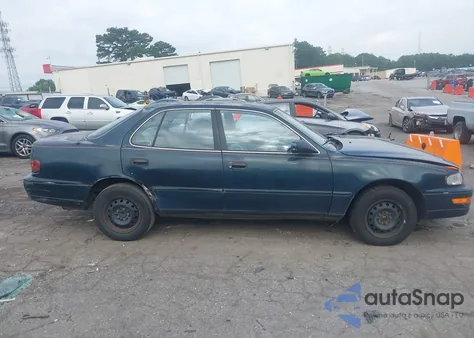 1992 Toyota Camry Le from USA, damaged, VIN 4T1SK12E2NU077952